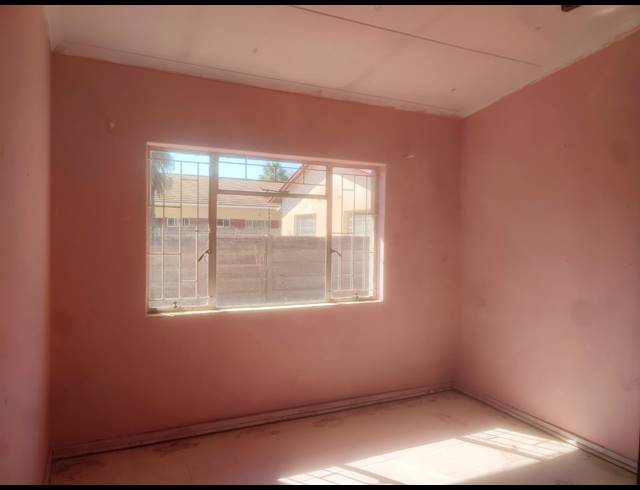 6 BEDROOM HOUSE FOR SALE IN ANNADALE